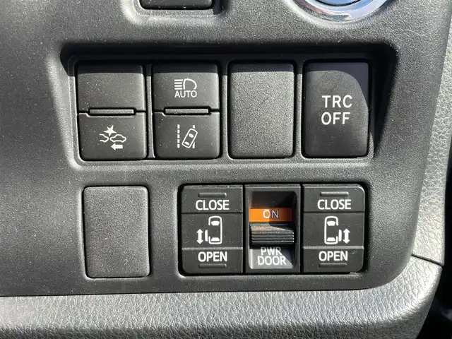 トヨタ ヴォクシー ハイブリッド ZS 静岡県 2017(平29)年 6.9万km ブラッキッシュアゲハガラスフレーク 純正ナビ　/・フルセグＴＶ　/・Ｂｌｕｅｔｏｏｔｈ接続　/・ＤＶＤ再生　/クルーズコントロール　/両側パワースライドドア　/トヨタセーフティーセンス　/プリクラッシュセーフティ　/プッシュスタート　/スマートキー　/スペアキー　/前席シートヒーター/LEDオートライト/ETC/ドラレコ/取扱説明書/保証書