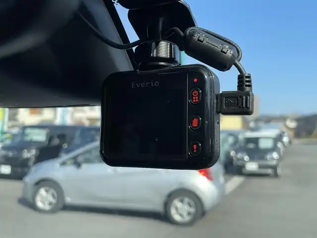 トヨタ ヴォクシー ハイブリッド ZS 静岡県 2017(平29)年 6.9万km ブラッキッシュアゲハガラスフレーク 純正ナビ　/・フルセグＴＶ　/・Ｂｌｕｅｔｏｏｔｈ接続　/・ＤＶＤ再生　/クルーズコントロール　/両側パワースライドドア　/トヨタセーフティーセンス　/プリクラッシュセーフティ　/プッシュスタート　/スマートキー　/スペアキー　/前席シートヒーター/LEDオートライト/ETC/ドラレコ/取扱説明書/保証書