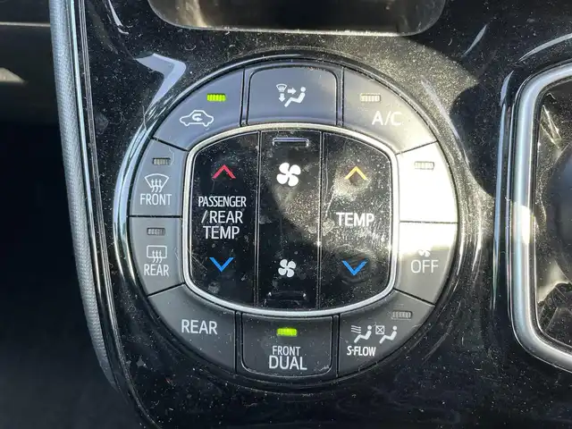 トヨタ ヴォクシー ハイブリッド ZS 静岡県 2017(平29)年 6.9万km ブラッキッシュアゲハガラスフレーク 純正ナビ　/・フルセグＴＶ　/・Ｂｌｕｅｔｏｏｔｈ接続　/・ＤＶＤ再生　/クルーズコントロール　/両側パワースライドドア　/トヨタセーフティーセンス　/プリクラッシュセーフティ　/プッシュスタート　/スマートキー　/スペアキー　/前席シートヒーター/LEDオートライト/ETC/ドラレコ/取扱説明書/保証書