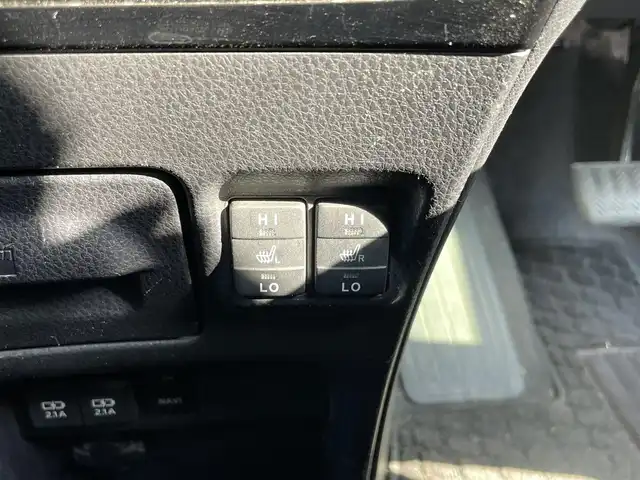 トヨタ ヴォクシー ハイブリッド ZS 静岡県 2017(平29)年 6.9万km ブラッキッシュアゲハガラスフレーク 純正ナビ　/・フルセグＴＶ　/・Ｂｌｕｅｔｏｏｔｈ接続　/・ＤＶＤ再生　/クルーズコントロール　/両側パワースライドドア　/トヨタセーフティーセンス　/プリクラッシュセーフティ　/プッシュスタート　/スマートキー　/スペアキー　/前席シートヒーター/LEDオートライト/ETC/ドラレコ/取扱説明書/保証書