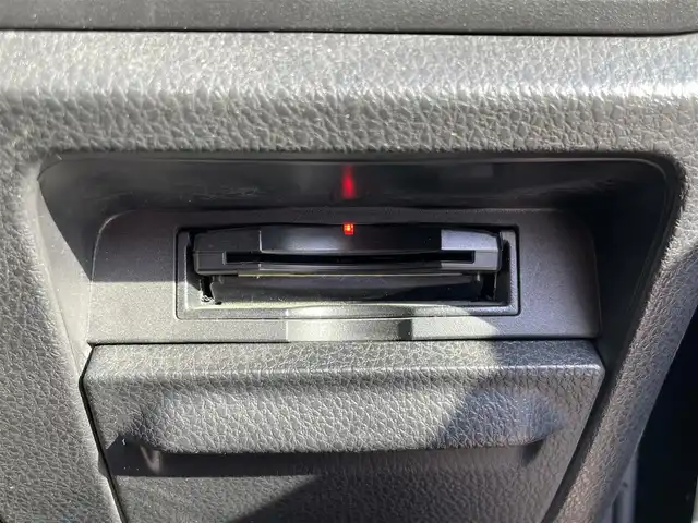 トヨタ ヴォクシー ハイブリッド ZS 静岡県 2017(平29)年 6.9万km ブラッキッシュアゲハガラスフレーク 純正ナビ　/・フルセグＴＶ　/・Ｂｌｕｅｔｏｏｔｈ接続　/・ＤＶＤ再生　/クルーズコントロール　/両側パワースライドドア　/トヨタセーフティーセンス　/プリクラッシュセーフティ　/プッシュスタート　/スマートキー　/スペアキー　/前席シートヒーター/LEDオートライト/ETC/ドラレコ/取扱説明書/保証書