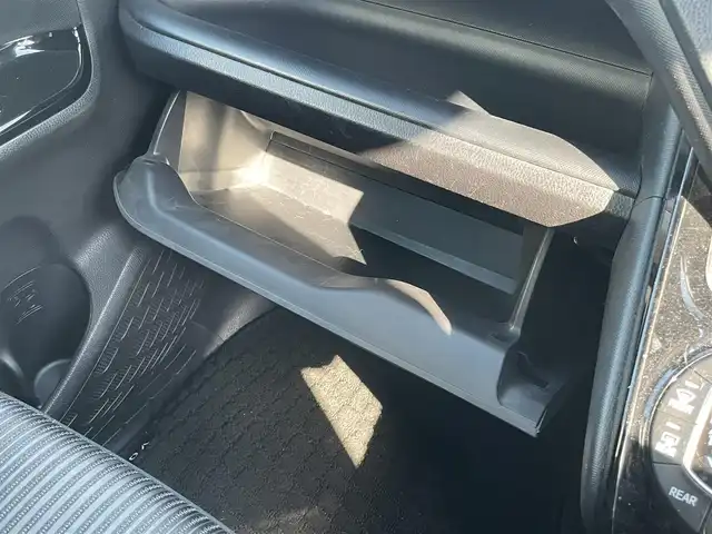 トヨタ ヴォクシー ハイブリッド ZS 静岡県 2017(平29)年 6.9万km ブラッキッシュアゲハガラスフレーク 純正ナビ　/・フルセグＴＶ　/・Ｂｌｕｅｔｏｏｔｈ接続　/・ＤＶＤ再生　/クルーズコントロール　/両側パワースライドドア　/トヨタセーフティーセンス　/プリクラッシュセーフティ　/プッシュスタート　/スマートキー　/スペアキー　/前席シートヒーター/LEDオートライト/ETC/ドラレコ/取扱説明書/保証書