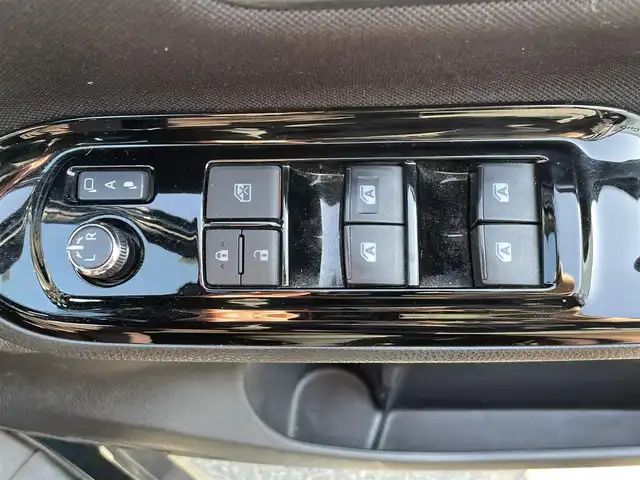 トヨタ ヴォクシー ハイブリッド ZS 静岡県 2017(平29)年 6.9万km ブラッキッシュアゲハガラスフレーク 純正ナビ　/・フルセグＴＶ　/・Ｂｌｕｅｔｏｏｔｈ接続　/・ＤＶＤ再生　/クルーズコントロール　/両側パワースライドドア　/トヨタセーフティーセンス　/プリクラッシュセーフティ　/プッシュスタート　/スマートキー　/スペアキー　/前席シートヒーター/LEDオートライト/ETC/ドラレコ/取扱説明書/保証書