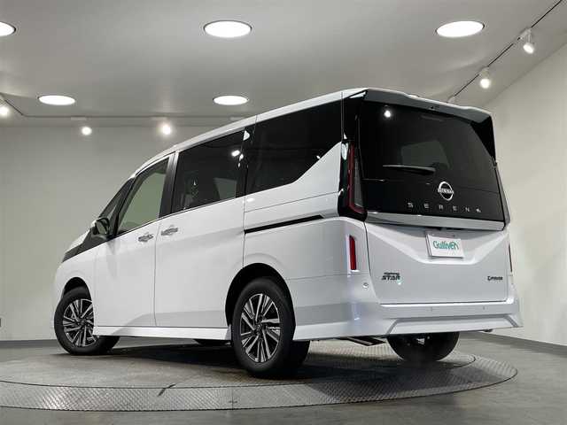 日産 セレナ e－パワー ハイウェイスター V 愛知県 2025(令7)年 0.1千km プリズムホワイト 登録済未使用車/プロパイロット/純正フリップダウンモニター/純正１２．３インチディスプレイ/両側パワースライドドア/ハンズフリーオートスライドドア/アラウンドビューモニター/電動パーキングブレーキ/ブレーキホールド/衝突軽減ブレーキ/ブラインドスポットモニター/車線逸脱警報/クリアランスソナー/先行車発進告知/ワイヤレス充電/デジタルインナーミラー/前後ドライブレコーダー/ビルトインＥＴＣ2.0/USB＆HDMI入力端子/LEDヘッドライト/オートハイビーム/ISOFIX/純正16インチアルミホイール
