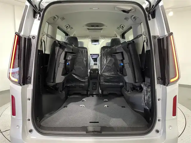 日産 セレナ e－パワー ハイウェイスター V 愛知県 2025(令7)年 0.1千km プリズムホワイト 登録済未使用車/プロパイロット/純正フリップダウンモニター/純正１２．３インチディスプレイ/両側パワースライドドア/ハンズフリーオートスライドドア/アラウンドビューモニター/電動パーキングブレーキ/ブレーキホールド/衝突軽減ブレーキ/ブラインドスポットモニター/車線逸脱警報/クリアランスソナー/先行車発進告知/ワイヤレス充電/デジタルインナーミラー/前後ドライブレコーダー/ビルトインＥＴＣ2.0/USB＆HDMI入力端子/LEDヘッドライト/オートハイビーム/ISOFIX/純正16インチアルミホイール