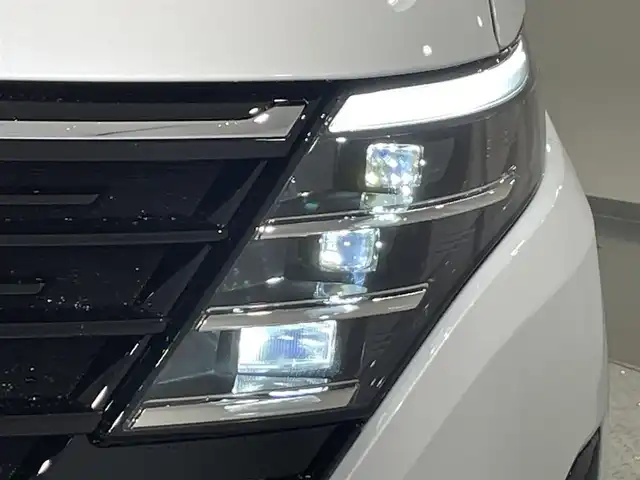 日産 セレナ e－パワー ハイウェイスター V 愛知県 2025(令7)年 0.1千km プリズムホワイト 登録済未使用車/プロパイロット/純正フリップダウンモニター/純正１２．３インチディスプレイ/両側パワースライドドア/ハンズフリーオートスライドドア/アラウンドビューモニター/電動パーキングブレーキ/ブレーキホールド/衝突軽減ブレーキ/ブラインドスポットモニター/車線逸脱警報/クリアランスソナー/先行車発進告知/ワイヤレス充電/デジタルインナーミラー/前後ドライブレコーダー/ビルトインＥＴＣ2.0/USB＆HDMI入力端子/LEDヘッドライト/オートハイビーム/ISOFIX/純正16インチアルミホイール