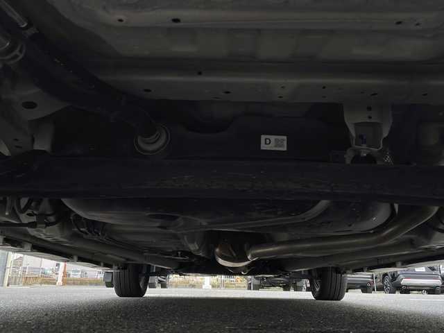 スズキ スペーシア カスタム HYBRID XS ターボ 山口県 2024(令6)年 3.2万km ピュアホワイトP メーカーオプションナビ/　・9インチモニター/　・AM/FMラジオ/　・フルセグTV/　・Bluetoothオーディオ/　・ハンズフリー通話/　・USBデータ通信/　・iPod接続/　・HDMI映像入力/　・SmartphoneLink/スズキセーフティサポート/　・衝突軽減ブレーキ/　・前後コーナーセンサー/　・先行車発進通知/　・標識認識/　・リアトラフィックアラート/　・誤発進抑制機能/　・車線維持逸脱通知/　・車線維持操舵支援/　・アダプティブクルーズコントロール/　・トラクションコントロール/LEDオートライト/LEDフォグランプ/LEDミラーウィンカー/フルオートAC/ルーフサーキュレーター/ヘッドアップディスプレイ/両側電動スライドドア/ステアリングヒーター/D席/N席シートヒーター/両席シートバックテーブル/パドルシフト/本革巻チルトステアリング/ステアリングリモコン/電子パーキングブレーキ/ALPINEミラー一体型ドライブレコーダー(前後録画)/後席ロールサンシェード/後席オットマン/後席ISOFIXシート/スマートキー/イモビライザー/プッシュスタート/USBソケット/メンテナンスノート