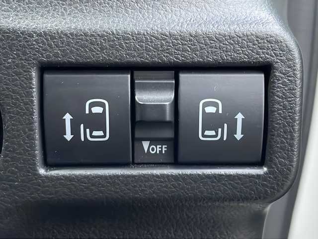 スズキ スペーシア カスタム HYBRID XS ターボ 山口県 2024(令6)年 3.2万km ピュアホワイトP メーカーオプションナビ/　・9インチモニター/　・AM/FMラジオ/　・フルセグTV/　・Bluetoothオーディオ/　・ハンズフリー通話/　・USBデータ通信/　・iPod接続/　・HDMI映像入力/　・SmartphoneLink/スズキセーフティサポート/　・衝突軽減ブレーキ/　・前後コーナーセンサー/　・先行車発進通知/　・標識認識/　・リアトラフィックアラート/　・誤発進抑制機能/　・車線維持逸脱通知/　・車線維持操舵支援/　・アダプティブクルーズコントロール/　・トラクションコントロール/LEDオートライト/LEDフォグランプ/LEDミラーウィンカー/フルオートAC/ルーフサーキュレーター/ヘッドアップディスプレイ/両側電動スライドドア/ステアリングヒーター/D席/N席シートヒーター/両席シートバックテーブル/パドルシフト/本革巻チルトステアリング/ステアリングリモコン/電子パーキングブレーキ/ALPINEミラー一体型ドライブレコーダー(前後録画)/後席ロールサンシェード/後席オットマン/後席ISOFIXシート/スマートキー/イモビライザー/プッシュスタート/USBソケット/メンテナンスノート