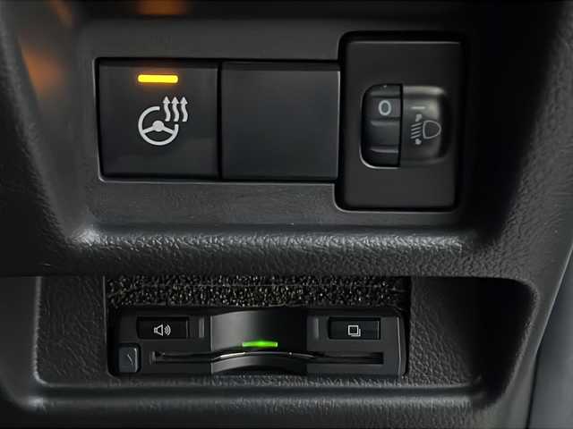 スズキ スペーシア カスタム HYBRID XS ターボ 山口県 2024(令6)年 3.2万km ピュアホワイトP メーカーオプションナビ/　・9インチモニター/　・AM/FMラジオ/　・フルセグTV/　・Bluetoothオーディオ/　・ハンズフリー通話/　・USBデータ通信/　・iPod接続/　・HDMI映像入力/　・SmartphoneLink/スズキセーフティサポート/　・衝突軽減ブレーキ/　・前後コーナーセンサー/　・先行車発進通知/　・標識認識/　・リアトラフィックアラート/　・誤発進抑制機能/　・車線維持逸脱通知/　・車線維持操舵支援/　・アダプティブクルーズコントロール/　・トラクションコントロール/LEDオートライト/LEDフォグランプ/LEDミラーウィンカー/フルオートAC/ルーフサーキュレーター/ヘッドアップディスプレイ/両側電動スライドドア/ステアリングヒーター/D席/N席シートヒーター/両席シートバックテーブル/パドルシフト/本革巻チルトステアリング/ステアリングリモコン/電子パーキングブレーキ/ALPINEミラー一体型ドライブレコーダー(前後録画)/後席ロールサンシェード/後席オットマン/後席ISOFIXシート/スマートキー/イモビライザー/プッシュスタート/USBソケット/メンテナンスノート