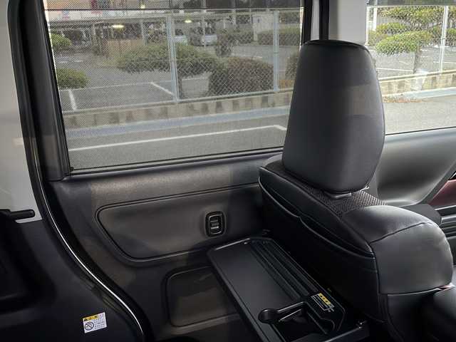 スズキ スペーシア カスタム HYBRID XS ターボ 山口県 2024(令6)年 3.2万km ピュアホワイトP メーカーオプションナビ/　・9インチモニター/　・AM/FMラジオ/　・フルセグTV/　・Bluetoothオーディオ/　・ハンズフリー通話/　・USBデータ通信/　・iPod接続/　・HDMI映像入力/　・SmartphoneLink/スズキセーフティサポート/　・衝突軽減ブレーキ/　・前後コーナーセンサー/　・先行車発進通知/　・標識認識/　・リアトラフィックアラート/　・誤発進抑制機能/　・車線維持逸脱通知/　・車線維持操舵支援/　・アダプティブクルーズコントロール/　・トラクションコントロール/LEDオートライト/LEDフォグランプ/LEDミラーウィンカー/フルオートAC/ルーフサーキュレーター/ヘッドアップディスプレイ/両側電動スライドドア/ステアリングヒーター/D席/N席シートヒーター/両席シートバックテーブル/パドルシフト/本革巻チルトステアリング/ステアリングリモコン/電子パーキングブレーキ/ALPINEミラー一体型ドライブレコーダー(前後録画)/後席ロールサンシェード/後席オットマン/後席ISOFIXシート/スマートキー/イモビライザー/プッシュスタート/USBソケット/メンテナンスノート