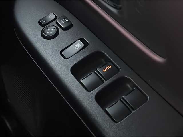 スズキ スペーシア カスタム HYBRID XS ターボ 山口県 2024(令6)年 3.2万km ピュアホワイトP メーカーオプションナビ/　・9インチモニター/　・AM/FMラジオ/　・フルセグTV/　・Bluetoothオーディオ/　・ハンズフリー通話/　・USBデータ通信/　・iPod接続/　・HDMI映像入力/　・SmartphoneLink/スズキセーフティサポート/　・衝突軽減ブレーキ/　・前後コーナーセンサー/　・先行車発進通知/　・標識認識/　・リアトラフィックアラート/　・誤発進抑制機能/　・車線維持逸脱通知/　・車線維持操舵支援/　・アダプティブクルーズコントロール/　・トラクションコントロール/LEDオートライト/LEDフォグランプ/LEDミラーウィンカー/フルオートAC/ルーフサーキュレーター/ヘッドアップディスプレイ/両側電動スライドドア/ステアリングヒーター/D席/N席シートヒーター/両席シートバックテーブル/パドルシフト/本革巻チルトステアリング/ステアリングリモコン/電子パーキングブレーキ/ALPINEミラー一体型ドライブレコーダー(前後録画)/後席ロールサンシェード/後席オットマン/後席ISOFIXシート/スマートキー/イモビライザー/プッシュスタート/USBソケット/メンテナンスノート