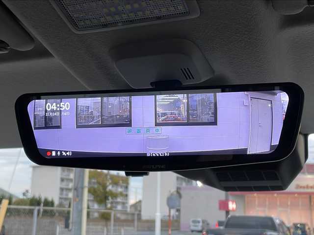 スズキ スペーシア カスタム HYBRID XS ターボ 山口県 2024(令6)年 3.2万km ピュアホワイトP メーカーオプションナビ/　・9インチモニター/　・AM/FMラジオ/　・フルセグTV/　・Bluetoothオーディオ/　・ハンズフリー通話/　・USBデータ通信/　・iPod接続/　・HDMI映像入力/　・SmartphoneLink/スズキセーフティサポート/　・衝突軽減ブレーキ/　・前後コーナーセンサー/　・先行車発進通知/　・標識認識/　・リアトラフィックアラート/　・誤発進抑制機能/　・車線維持逸脱通知/　・車線維持操舵支援/　・アダプティブクルーズコントロール/　・トラクションコントロール/LEDオートライト/LEDフォグランプ/LEDミラーウィンカー/フルオートAC/ルーフサーキュレーター/ヘッドアップディスプレイ/両側電動スライドドア/ステアリングヒーター/D席/N席シートヒーター/両席シートバックテーブル/パドルシフト/本革巻チルトステアリング/ステアリングリモコン/電子パーキングブレーキ/ALPINEミラー一体型ドライブレコーダー(前後録画)/後席ロールサンシェード/後席オットマン/後席ISOFIXシート/スマートキー/イモビライザー/プッシュスタート/USBソケット/メンテナンスノート