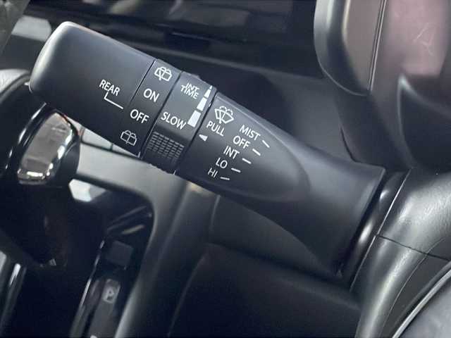 スズキ スペーシア カスタム HYBRID XS ターボ 山口県 2024(令6)年 3.2万km ピュアホワイトP メーカーオプションナビ/　・9インチモニター/　・AM/FMラジオ/　・フルセグTV/　・Bluetoothオーディオ/　・ハンズフリー通話/　・USBデータ通信/　・iPod接続/　・HDMI映像入力/　・SmartphoneLink/スズキセーフティサポート/　・衝突軽減ブレーキ/　・前後コーナーセンサー/　・先行車発進通知/　・標識認識/　・リアトラフィックアラート/　・誤発進抑制機能/　・車線維持逸脱通知/　・車線維持操舵支援/　・アダプティブクルーズコントロール/　・トラクションコントロール/LEDオートライト/LEDフォグランプ/LEDミラーウィンカー/フルオートAC/ルーフサーキュレーター/ヘッドアップディスプレイ/両側電動スライドドア/ステアリングヒーター/D席/N席シートヒーター/両席シートバックテーブル/パドルシフト/本革巻チルトステアリング/ステアリングリモコン/電子パーキングブレーキ/ALPINEミラー一体型ドライブレコーダー(前後録画)/後席ロールサンシェード/後席オットマン/後席ISOFIXシート/スマートキー/イモビライザー/プッシュスタート/USBソケット/メンテナンスノート