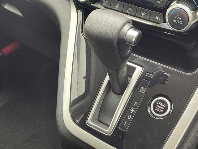 日産 セレナ ハイウェイスター 千葉県 2017(平29)年 7.8万km ダイヤモンドブラック 純正9インチSDナビ（MM516D-L）/フルセグTV/Bluetooth/CD/DVD/バックカメラ/全方位カメラ/ビルトインETC/両側パワースライドドア/クルーズコントロール/ステアリングリモコン/衝突被害軽減システム/ハロゲンヘッドライト