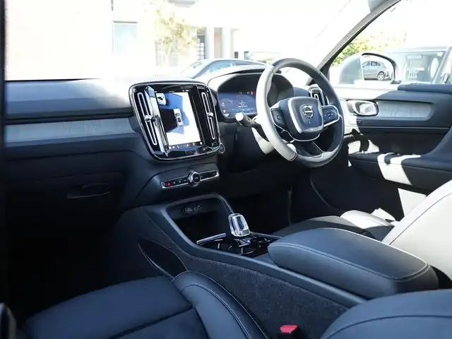 ボルボ ボルボ ＸＣ４０ アルティメット B4 AWD 静岡県 2022(令4)年 0.8万km ベージュ インテリセーフティ/衝突軽減ブレーキACC/レーンアシストブラインドスポットモニター/純正GoogleナビBluetoothCarplay対応/全方位カメラ/ブラックレザーシートシートヒーター/ステアリングヒーター/パワーテールゲート/クリスタルシフトノブ/harman/kardonサラウンド/LEDヘッドライト/DSRCETC/前後ドライブレコーダー