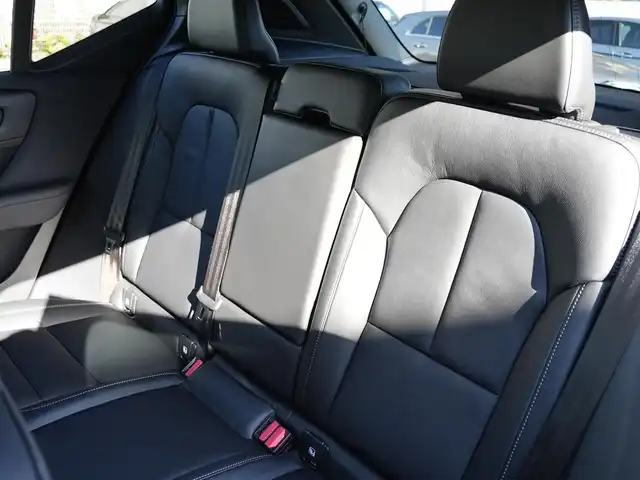 ボルボ ボルボ ＸＣ４０ アルティメット B4 AWD 静岡県 2022(令4)年 0.8万km ベージュ インテリセーフティ/衝突軽減ブレーキACC/レーンアシストブラインドスポットモニター/純正GoogleナビBluetoothCarplay対応/全方位カメラ/ブラックレザーシートシートヒーター/ステアリングヒーター/パワーテールゲート/クリスタルシフトノブ/harman/kardonサラウンド/LEDヘッドライト/DSRCETC/前後ドライブレコーダー