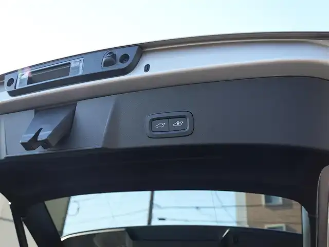 ボルボ ボルボ ＸＣ４０ アルティメット B4 AWD 静岡県 2022(令4)年 0.8万km ベージュ インテリセーフティ/衝突軽減ブレーキACC/レーンアシストブラインドスポットモニター/純正GoogleナビBluetoothCarplay対応/全方位カメラ/ブラックレザーシートシートヒーター/ステアリングヒーター/パワーテールゲート/クリスタルシフトノブ/harman/kardonサラウンド/LEDヘッドライト/DSRCETC/前後ドライブレコーダー