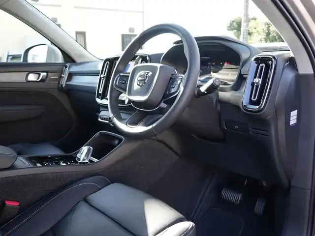 ボルボ ボルボ ＸＣ４０ アルティメット B4 AWD 静岡県 2022(令4)年 0.8万km ベージュ インテリセーフティ/衝突軽減ブレーキACC/レーンアシストブラインドスポットモニター/純正GoogleナビBluetoothCarplay対応/全方位カメラ/ブラックレザーシートシートヒーター/ステアリングヒーター/パワーテールゲート/クリスタルシフトノブ/harman/kardonサラウンド/LEDヘッドライト/DSRCETC/前後ドライブレコーダー