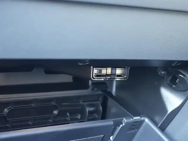 ボルボ ボルボ ＸＣ４０ アルティメット B4 AWD 静岡県 2022(令4)年 0.8万km ベージュ インテリセーフティ/衝突軽減ブレーキACC/レーンアシストブラインドスポットモニター/純正GoogleナビBluetoothCarplay対応/全方位カメラ/ブラックレザーシートシートヒーター/ステアリングヒーター/パワーテールゲート/クリスタルシフトノブ/harman/kardonサラウンド/LEDヘッドライト/DSRCETC/前後ドライブレコーダー