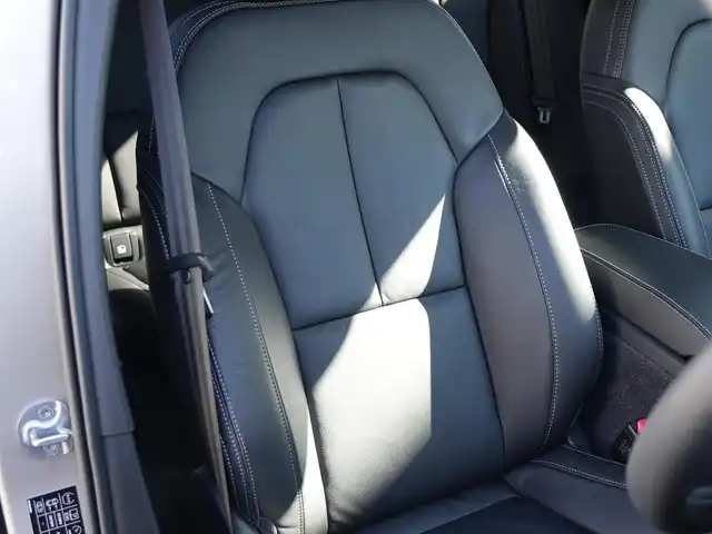 ボルボ ボルボ ＸＣ４０ アルティメット B4 AWD 静岡県 2022(令4)年 0.8万km ベージュ インテリセーフティ/衝突軽減ブレーキACC/レーンアシストブラインドスポットモニター/純正GoogleナビBluetoothCarplay対応/全方位カメラ/ブラックレザーシートシートヒーター/ステアリングヒーター/パワーテールゲート/クリスタルシフトノブ/harman/kardonサラウンド/LEDヘッドライト/DSRCETC/前後ドライブレコーダー