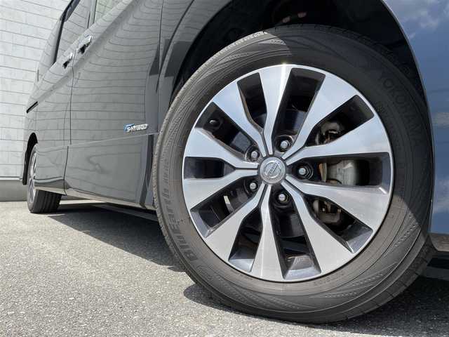 日産 セレナ ハイウェイスター 福岡県 2016(平28)年 6万km ダイヤモンドブラック エマージェンシーブレーキ/純正9型SDナビ/・フルセグTV/CD/DVD/Bluetooth/アラウンドビューモニター/フリップダウンモニター /両側パワースライドドア/クリアランスソナー/クルーズコントロール/プッシュスタート/スマートキー/純正LEDヘッドライト/純正18インチアルミ/フロアマット/ETC/スペアキー1本