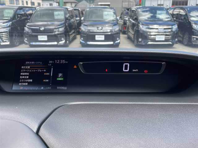 日産 セレナ ハイウェイスター 福岡県 2016(平28)年 6万km ダイヤモンドブラック エマージェンシーブレーキ/純正9型SDナビ/・フルセグTV/CD/DVD/Bluetooth/アラウンドビューモニター/フリップダウンモニター /両側パワースライドドア/クリアランスソナー/クルーズコントロール/プッシュスタート/スマートキー/純正LEDヘッドライト/純正18インチアルミ/フロアマット/ETC/スペアキー1本