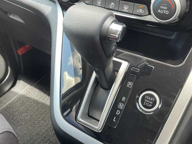 日産 セレナ ハイウェイスター 福岡県 2016(平28)年 6万km ダイヤモンドブラック エマージェンシーブレーキ/純正9型SDナビ/・フルセグTV/CD/DVD/Bluetooth/アラウンドビューモニター/フリップダウンモニター /両側パワースライドドア/クリアランスソナー/クルーズコントロール/プッシュスタート/スマートキー/純正LEDヘッドライト/純正18インチアルミ/フロアマット/ETC/スペアキー1本