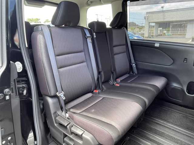 日産 セレナ ハイウェイスター 福岡県 2016(平28)年 6万km ダイヤモンドブラック エマージェンシーブレーキ/純正9型SDナビ/・フルセグTV/CD/DVD/Bluetooth/アラウンドビューモニター/フリップダウンモニター /両側パワースライドドア/クリアランスソナー/クルーズコントロール/プッシュスタート/スマートキー/純正LEDヘッドライト/純正18インチアルミ/フロアマット/ETC/スペアキー1本