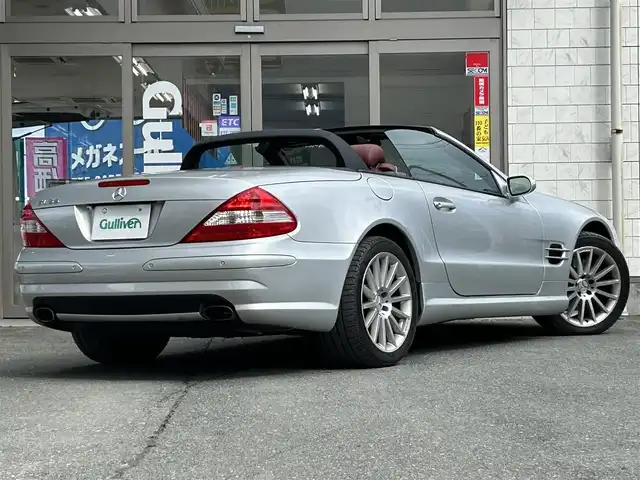 メルセデス・ベンツ ＳＬ３５０ 岩手県 2007(平19)年 5万km イリジウムシルバー ・社外ナビ/・型番AVZC-2N0007/・フルセグ/・AM/FM/AUX/CD/DVD/Bluetooth/・バックカメラ/・電動オープン/・レザーシート/・スマートキー/・ABS/・オートライト/・MTモード付AT/・パドルシフト/・クルーズコントロール/・革巻きステアリング/・パワーシート（D＋N）/・シートヒーター（D＋N）/・シートメモリ（D＋N）/・ETC/・コーナーセンサー/・純正フロアマット/・保証書/・取扱説明書