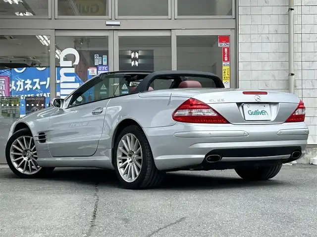 メルセデス・ベンツ ＳＬ３５０ 岩手県 2007(平19)年 5万km イリジウムシルバー ・社外ナビ/・型番AVZC-2N0007/・フルセグ/・AM/FM/AUX/CD/DVD/Bluetooth/・バックカメラ/・電動オープン/・レザーシート/・スマートキー/・ABS/・オートライト/・MTモード付AT/・パドルシフト/・クルーズコントロール/・革巻きステアリング/・パワーシート（D＋N）/・シートヒーター（D＋N）/・シートメモリ（D＋N）/・ETC/・コーナーセンサー/・純正フロアマット/・保証書/・取扱説明書
