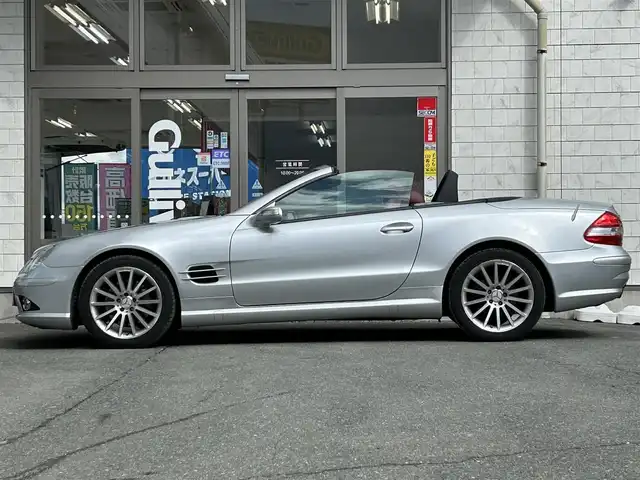 メルセデス・ベンツ ＳＬ３５０ 岩手県 2007(平19)年 5万km イリジウムシルバー ・社外ナビ/・型番AVZC-2N0007/・フルセグ/・AM/FM/AUX/CD/DVD/Bluetooth/・バックカメラ/・電動オープン/・レザーシート/・スマートキー/・ABS/・オートライト/・MTモード付AT/・パドルシフト/・クルーズコントロール/・革巻きステアリング/・パワーシート（D＋N）/・シートヒーター（D＋N）/・シートメモリ（D＋N）/・ETC/・コーナーセンサー/・純正フロアマット/・保証書/・取扱説明書