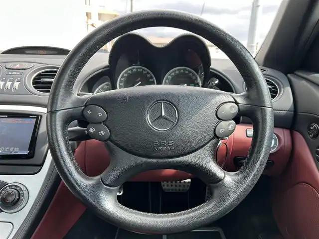 メルセデス・ベンツ ＳＬ３５０ 岩手県 2007(平19)年 5万km イリジウムシルバー ・社外ナビ/・型番AVZC-2N0007/・フルセグ/・AM/FM/AUX/CD/DVD/Bluetooth/・バックカメラ/・電動オープン/・レザーシート/・スマートキー/・ABS/・オートライト/・MTモード付AT/・パドルシフト/・クルーズコントロール/・革巻きステアリング/・パワーシート（D＋N）/・シートヒーター（D＋N）/・シートメモリ（D＋N）/・ETC/・コーナーセンサー/・純正フロアマット/・保証書/・取扱説明書
