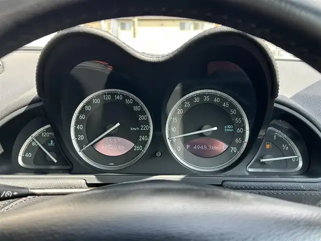 メルセデス・ベンツ ＳＬ３５０ 岩手県 2007(平19)年 5万km イリジウムシルバー ・社外ナビ/・型番AVZC-2N0007/・フルセグ/・AM/FM/AUX/CD/DVD/Bluetooth/・バックカメラ/・電動オープン/・レザーシート/・スマートキー/・ABS/・オートライト/・MTモード付AT/・パドルシフト/・クルーズコントロール/・革巻きステアリング/・パワーシート（D＋N）/・シートヒーター（D＋N）/・シートメモリ（D＋N）/・ETC/・コーナーセンサー/・純正フロアマット/・保証書/・取扱説明書
