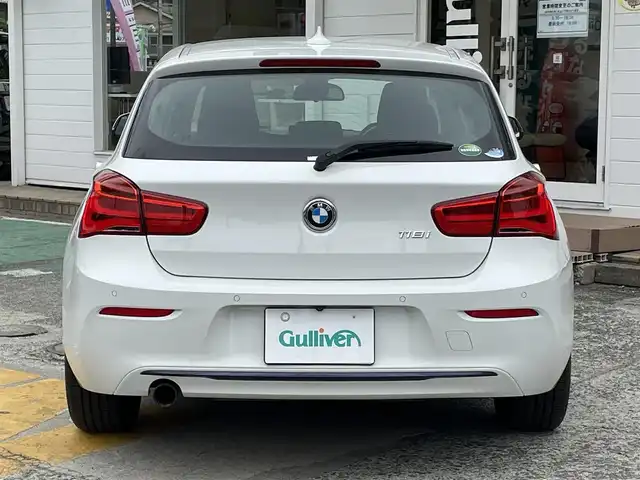 ＢＭＷ １１８ｉ スポーツ 神奈川県 2016(平28)年 2.8万km アルピンホワイトⅢ 純正HDDナビ/　（CD・DVD再生可）/インテリジェントセーフティ/車線逸脱警告/ミラー型ETC/クルーズコントロール/LEDヘッドライト/コーナーセンサー/スマートキー×2/保証書/取扱説明書