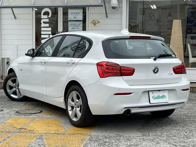 ＢＭＷ １１８ｉ スポーツ 神奈川県 2016(平28)年 2.8万km アルピンホワイトⅢ 純正HDDナビ/　（CD・DVD再生可）/インテリジェントセーフティ/車線逸脱警告/ミラー型ETC/クルーズコントロール/LEDヘッドライト/コーナーセンサー/スマートキー×2/保証書/取扱説明書
