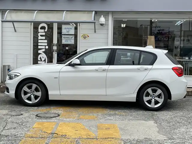 ＢＭＷ １１８ｉ スポーツ 神奈川県 2016(平28)年 2.8万km アルピンホワイトⅢ 純正HDDナビ/　（CD・DVD再生可）/インテリジェントセーフティ/車線逸脱警告/ミラー型ETC/クルーズコントロール/LEDヘッドライト/コーナーセンサー/スマートキー×2/保証書/取扱説明書
