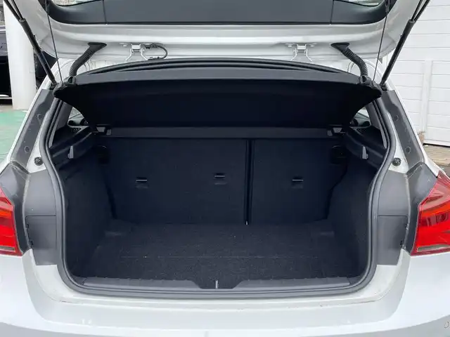 ＢＭＷ １１８ｉ スポーツ 神奈川県 2016(平28)年 2.8万km アルピンホワイトⅢ 純正HDDナビ/　（CD・DVD再生可）/インテリジェントセーフティ/車線逸脱警告/ミラー型ETC/クルーズコントロール/LEDヘッドライト/コーナーセンサー/スマートキー×2/保証書/取扱説明書