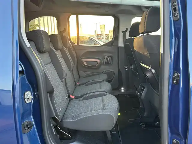 プジョー リフター GTライン ファーストLTD 滋賀県 2021(令3)年 3.7万km 青 デジタルインナーミラー/マルチパノラマミックルーフ/ルーフライト/リアシーリングBOX/ドライブレコーダー(F/R)/AppleCarPlay/ACC/LKA/純正１７AW/ETC