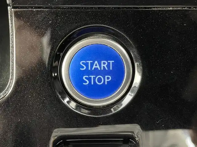 日産 セレナ e－パワー ハイウェイスター V 大阪府 2020(令2)年 5.1万km ダイヤモンドブラック 純正10型SDナビ/(フルセグTV/CD/DVD/BT)/アラウンドビューモニター/プロパイロット/エマージェンシーブレーキ/コーナーセンサー/BSM/両側パワスラ/ETC/パーキングアシスト/USBポート/純正LEDヘッドライト/純正フロアマット/純正16インチアルミホイール/プッシュスタート/スマートキー