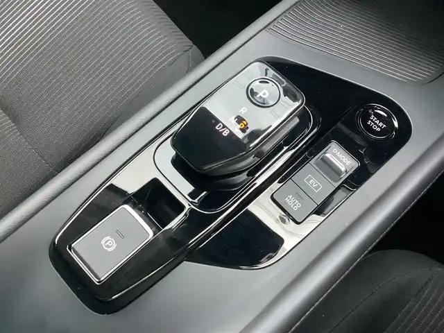 日産 ノート X 京都府 2024(令6)年 2万km スーパーブラック ワンオーナー/9インチディスプレーオーディオ/　APPLE CAR PLAY /  ANDROID AUTO 対応/バックカメラ/純正ドライブレコーダー/ビルトインETC/オートライト/前後クリアランスソナー/オートホールド/電動バーキング/インテリジェントキー×２/新車保証書/取扱説明書