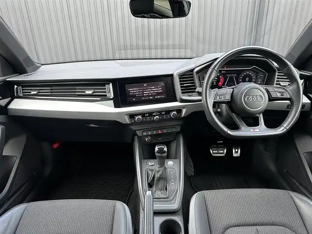 アウディ Ａ１ SB 35TFSI Sライン 福島県 2020(令2)年 4.5万km 黒／グレー 外装色：クロノスグレー（LX7G）/ワンオーナー/コントラストルーフ/ナビゲーションパッケージ/・MMIナビゲーション/・バーチャルコックピット/アシスタンスパッケージ/・アダプティブクルーズコントロール/・アクティブレーンアシスト/・アウディプレセンス/・ハイビームアシスト/・ルームミラー自動防眩/黒ハーフレザーシート/シートヒーター/CarPlay/パドルシフト/取扱説明書/保証書/スペアキー