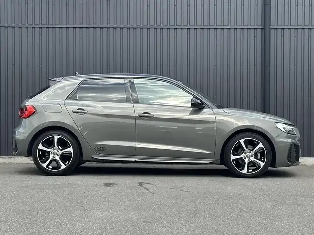 アウディ Ａ１ SB 35TFSI Sライン 福島県 2020(令2)年 4.5万km 黒／グレー 外装色：クロノスグレー（LX7G）/ワンオーナー/コントラストルーフ/ナビゲーションパッケージ/・MMIナビゲーション/・バーチャルコックピット/アシスタンスパッケージ/・アダプティブクルーズコントロール/・アクティブレーンアシスト/・アウディプレセンス/・ハイビームアシスト/・ルームミラー自動防眩/黒ハーフレザーシート/シートヒーター/CarPlay/パドルシフト/取扱説明書/保証書/スペアキー