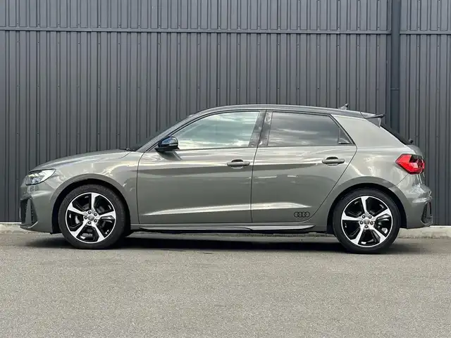アウディ Ａ１ SB 35TFSI Sライン 福島県 2020(令2)年 4.5万km 黒／グレー 外装色：クロノスグレー（LX7G）/ワンオーナー/コントラストルーフ/ナビゲーションパッケージ/・MMIナビゲーション/・バーチャルコックピット/アシスタンスパッケージ/・アダプティブクルーズコントロール/・アクティブレーンアシスト/・アウディプレセンス/・ハイビームアシスト/・ルームミラー自動防眩/黒ハーフレザーシート/シートヒーター/CarPlay/パドルシフト/取扱説明書/保証書/スペアキー