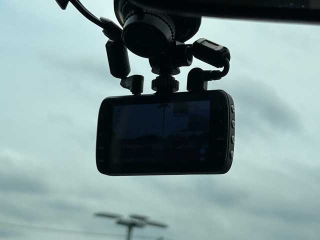 トヨタ プリウス α S 千葉県 2014(平26)年 7.7万km ブラック 純正SDナビ/Bluetooth接続/ビルトインETC/オートエアコン/バックカメラ/前後ドライブレコーダー/電動格納ウィンカーミラー/オートウィンドウ/オートライト/プッシュスタート/スマートキー（スペアキー1本）/純正フロアマット/社外17インチアルミホイール/ABS/ダブル・サイド・カーテンエアバッグ/盗難防止装置