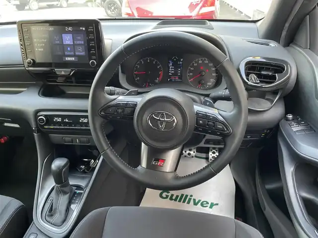 トヨタ ＧＲヤリス RS 和歌山県 2020(令2)年 6.7万km スーパーホワイトⅡ 純正8インチディスプレイモニター/T-Connect/Bluetooth/バックカメラ/GRフルエアロ/社外オーバーフェンダー/社外19インチアルミホイール(アネーロコラソン)/ブラインドスポットモニター/カーボン調ルーフ/18インチ純正アルミホイール積み込み/冬タイヤ積み込み/ドアバイザー/社外ミラー型ドライブレコーダー/ETC/衝突軽減装置/レーンキープアシスト/取扱説明書/保証書