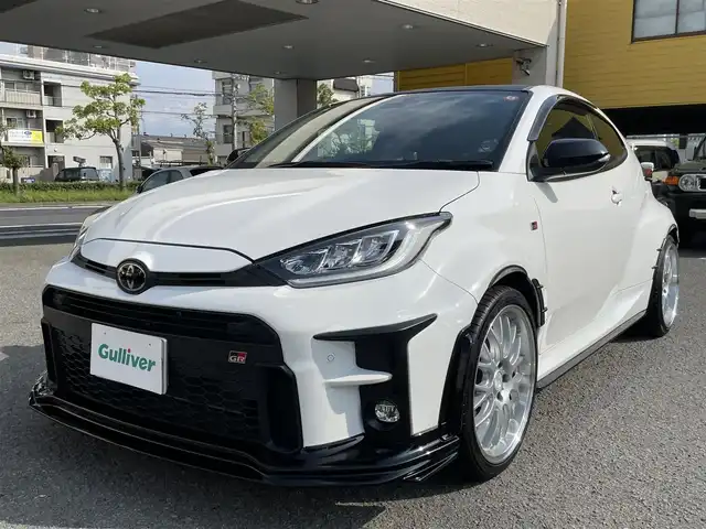 トヨタ ＧＲヤリス RS 和歌山県 2020(令2)年 6.7万km スーパーホワイトⅡ 純正8インチディスプレイモニター/T-Connect/Bluetooth/バックカメラ/GRフルエアロ/社外オーバーフェンダー/社外19インチアルミホイール(アネーロコラソン)/ブラインドスポットモニター/カーボン調ルーフ/18インチ純正アルミホイール積み込み/冬タイヤ積み込み/ドアバイザー/社外ミラー型ドライブレコーダー/ETC/衝突軽減装置/レーンキープアシスト/取扱説明書/保証書