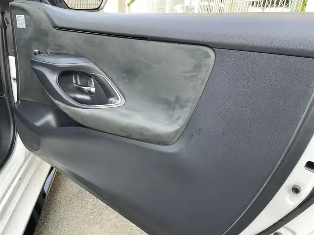 トヨタ ＧＲヤリス RS 和歌山県 2020(令2)年 6.7万km スーパーホワイトⅡ 純正8インチディスプレイモニター/T-Connect/Bluetooth/バックカメラ/GRフルエアロ/社外オーバーフェンダー/社外19インチアルミホイール(アネーロコラソン)/ブラインドスポットモニター/カーボン調ルーフ/18インチ純正アルミホイール積み込み/冬タイヤ積み込み/ドアバイザー/社外ミラー型ドライブレコーダー/ETC/衝突軽減装置/レーンキープアシスト/取扱説明書/保証書