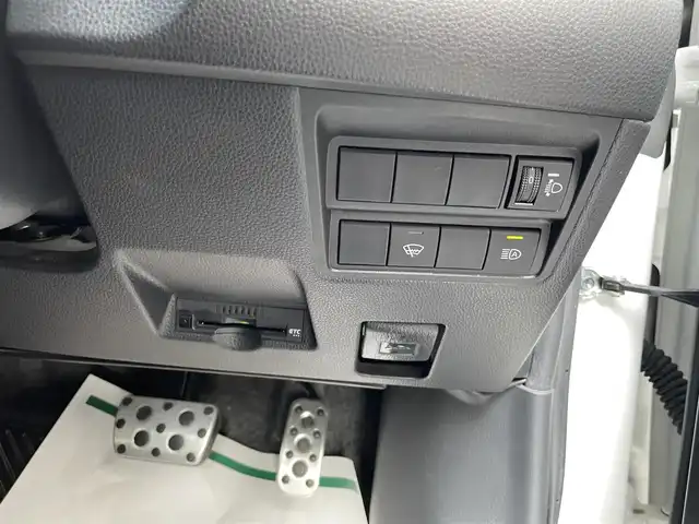 トヨタ ＧＲヤリス RS 和歌山県 2020(令2)年 6.7万km スーパーホワイトⅡ 純正8インチディスプレイモニター/T-Connect/Bluetooth/バックカメラ/GRフルエアロ/社外オーバーフェンダー/社外19インチアルミホイール(アネーロコラソン)/ブラインドスポットモニター/カーボン調ルーフ/18インチ純正アルミホイール積み込み/冬タイヤ積み込み/ドアバイザー/社外ミラー型ドライブレコーダー/ETC/衝突軽減装置/レーンキープアシスト/取扱説明書/保証書