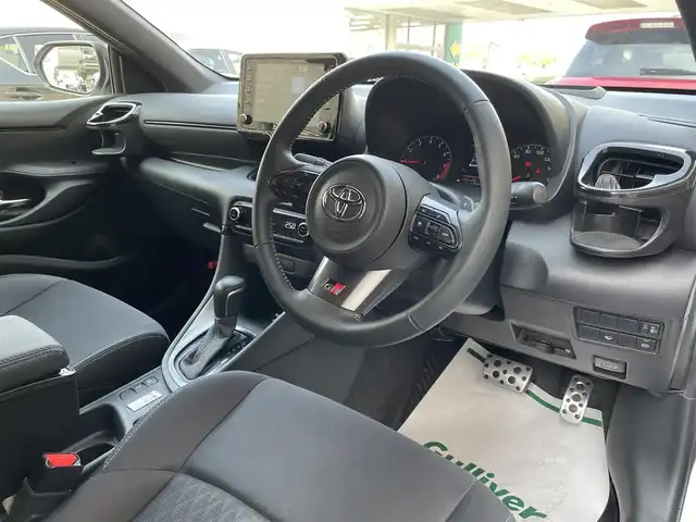 トヨタ ＧＲヤリス RS 和歌山県 2020(令2)年 6.7万km スーパーホワイトⅡ 純正8インチディスプレイモニター/T-Connect/Bluetooth/バックカメラ/GRフルエアロ/社外オーバーフェンダー/社外19インチアルミホイール(アネーロコラソン)/ブラインドスポットモニター/カーボン調ルーフ/18インチ純正アルミホイール積み込み/冬タイヤ積み込み/ドアバイザー/社外ミラー型ドライブレコーダー/ETC/衝突軽減装置/レーンキープアシスト/取扱説明書/保証書