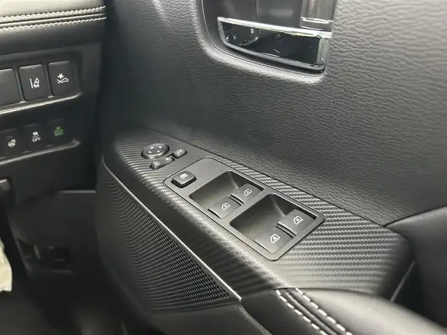 三菱 デリカＤ：５ シャモニー 千葉県 2025(令7)年 0.1千km ホワイトダイヤモンド オリジナルナビ取付パッケージ＋リアモニター取付パッケージ/登録済未使用車/４WD/三菱e-Assist/・衝突被害軽減ブレーキシステム/・誤発進抑制機能（前進時）/・車線逸脱警報システム［LDW］/・レーダークルーズコントロールシステム/・オートマチックハイビーム/両側パワースライドドア/パワーバックドア/デリカD:5専用アルパイン１１型メモリナビ/・型番：EX11NX/・CD/DVD/USB/HDMI/Bluetooth/フルセグTV/・アラウンドビューモニター/革巻きステアリング/・ステアリングスイッチ/・ステアリングヒーター/・パドルシフト/ハーフレザーシート/・DNシートヒーター/電子パーキング/・ブレーキホールド/純正18インチAW/オートライト/・LEDヘッドライト/・LEDフォグランプ